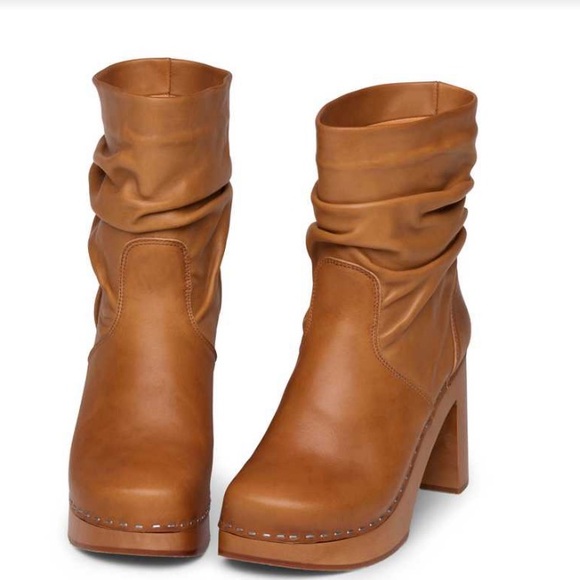 Free People Shoes - Free People Swedish Hasbeens NWT Wrinkle Pull On Clog Camel Boot Best Seller 🌈❤️